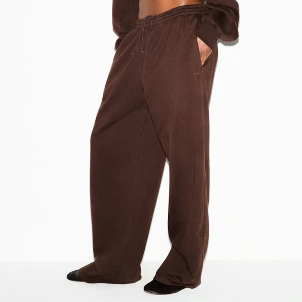 SKIMS Boyfriend Fleece Oversized Straight Leg Pant Espresso NWT - Picture 2 of 3